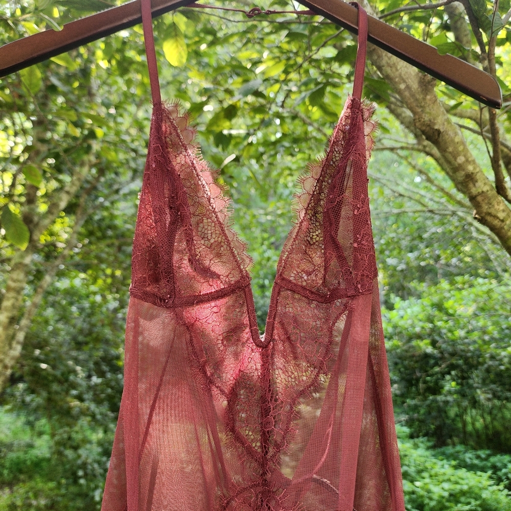 VICTORIA'S SECRET DUSKY ROSE LACE BODYSUIT
